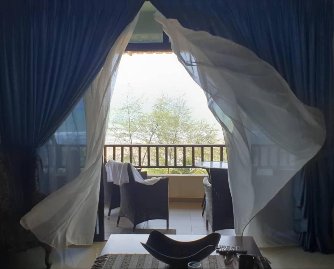 Samsuria Beach Resort & Residence Чератінг Екстер'єр фото