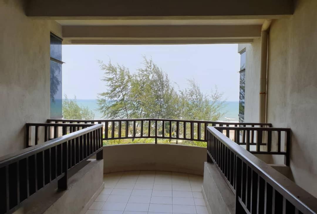 Samsuria Beach Resort & Residence Чератінг Екстер'єр фото