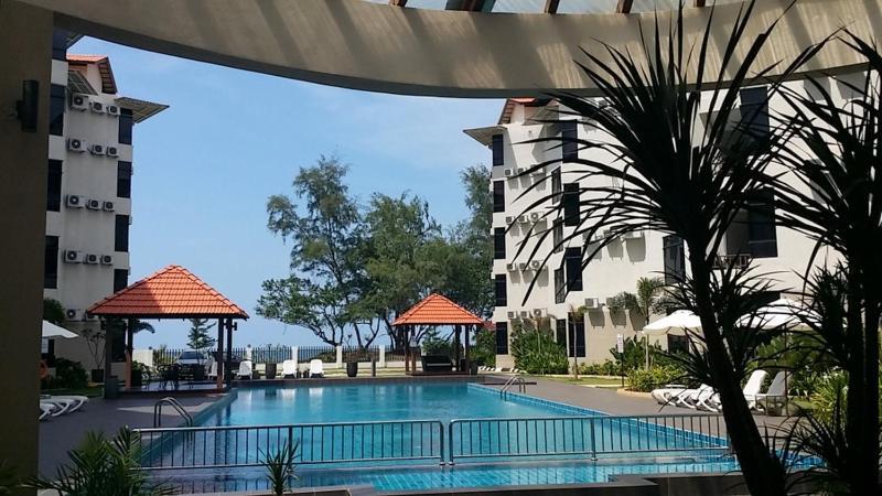 Samsuria Beach Resort & Residence Чератінг Екстер'єр фото