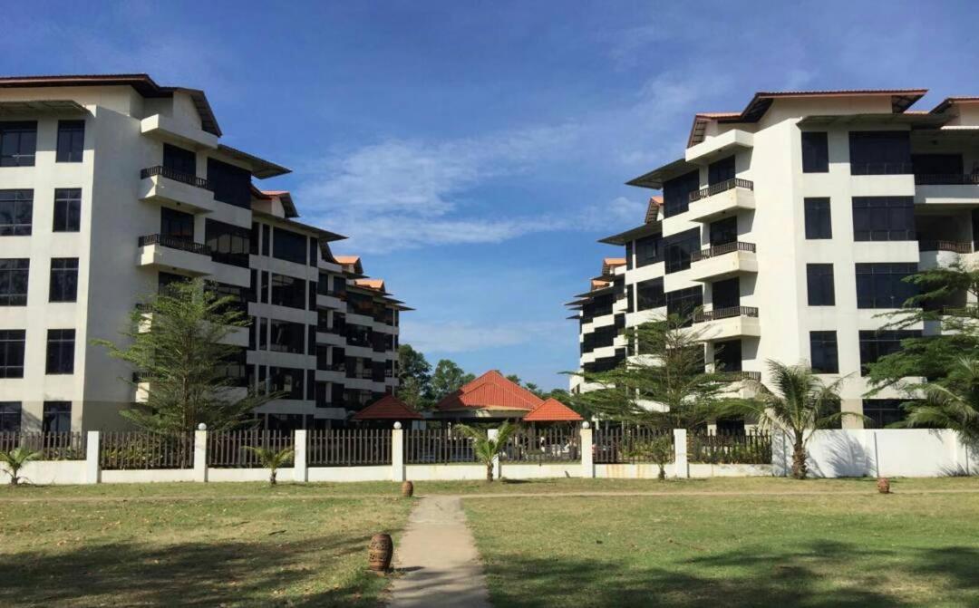Samsuria Beach Resort & Residence Чератінг Екстер'єр фото